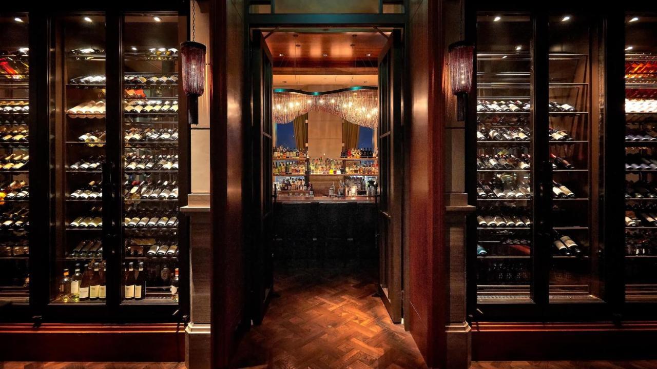 Oriental Hotel Kobe Exterior foto The wine cellar at the restaurant