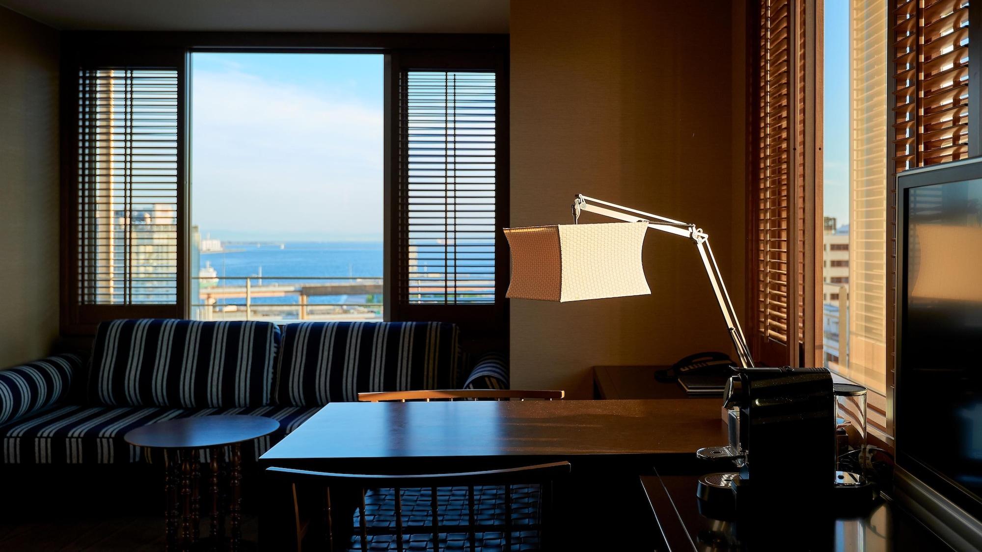 Oriental Hotel Kobe Exterior foto A floor lamp