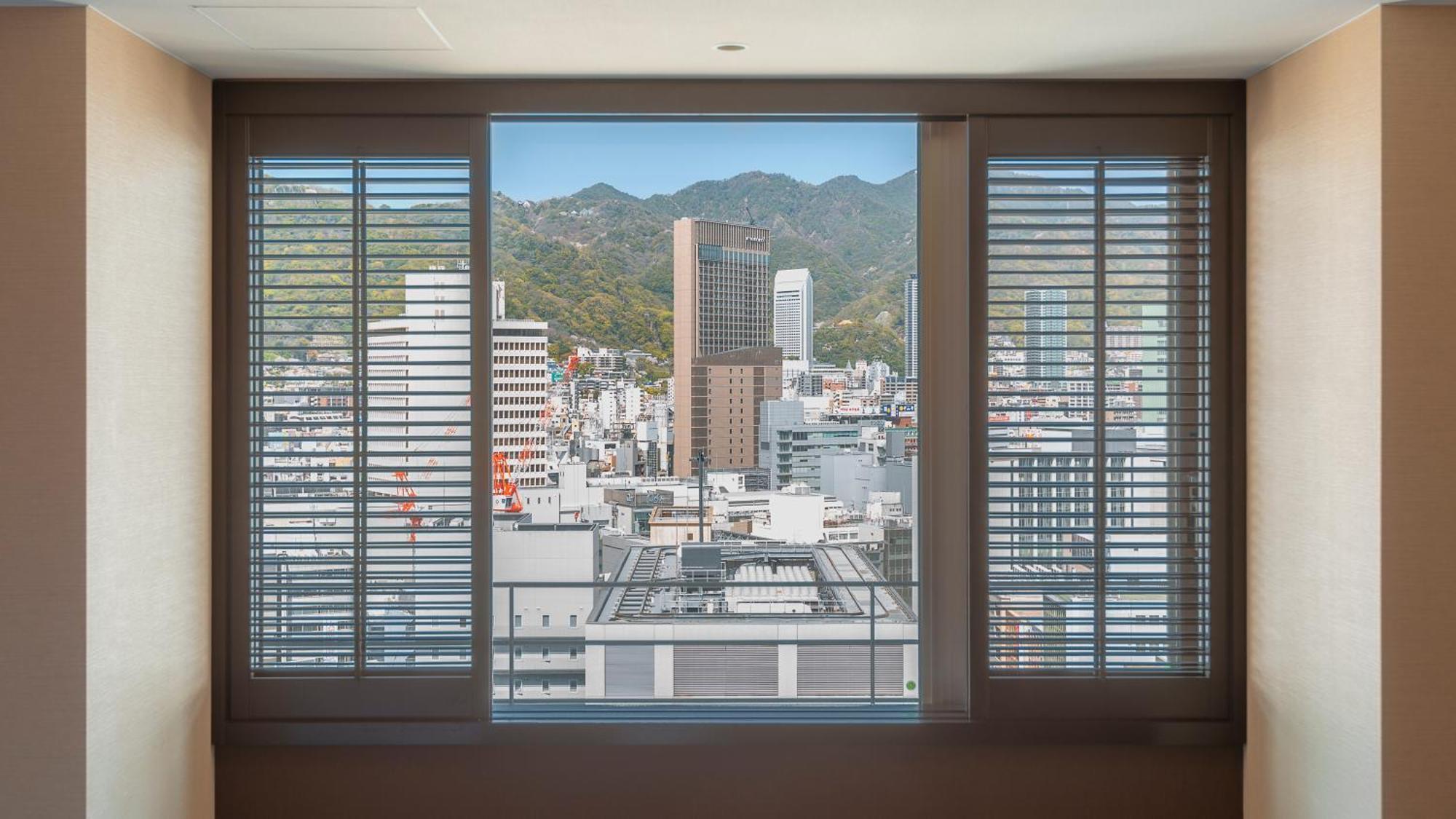 Oriental Hotel Kobe Exterior foto A window with louvres